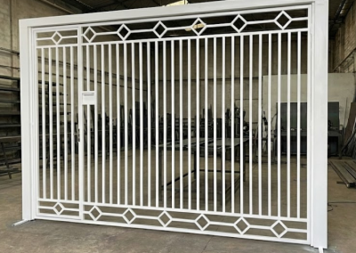 FX46 – Portão Basculante Automático